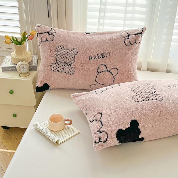 91家纺网 家纺一手货源 找家纺 欧邦 2025新款A类舒棉绒毛毯盖毯毯子-可可熊 可可熊-浅粉