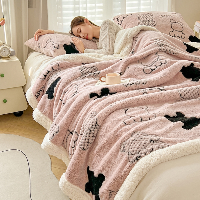 91家纺网 家纺一手货源 找家纺 欧邦 2025新款A类舒棉绒毛毯盖毯毯子-可可熊 可可熊-浅粉