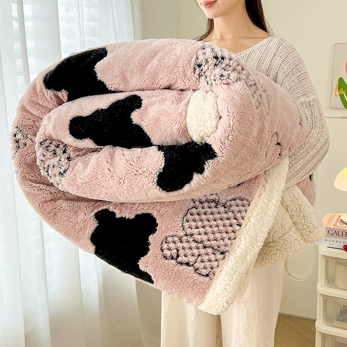 91家纺网 家纺一手货源 找家纺 欧邦 2025新款A类舒棉绒毛毯盖毯毯子-可可熊 可可熊-浅粉