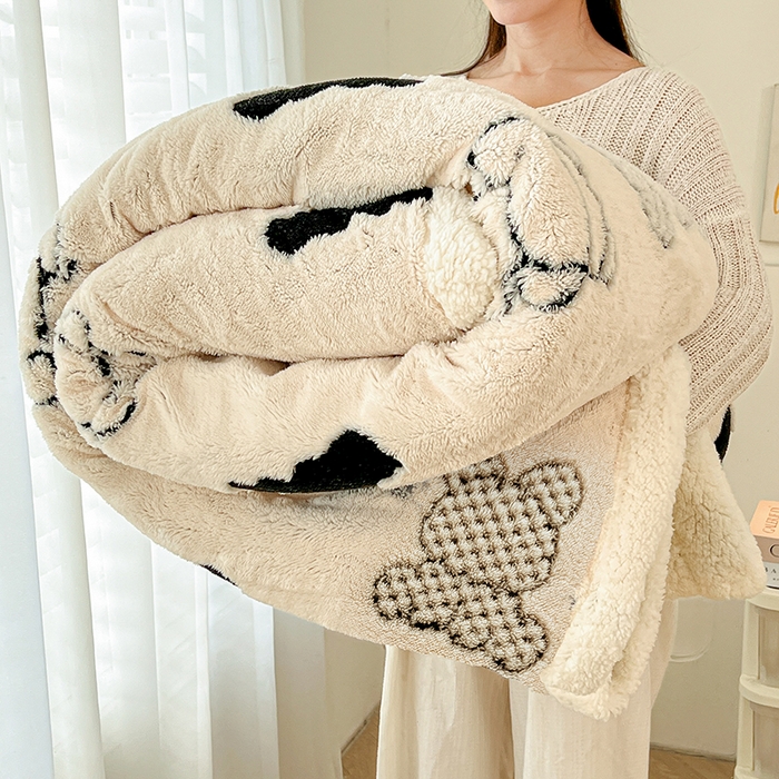 91家纺网 家纺一手货源 找家纺 欧邦 2025新款A类舒棉绒毛毯盖毯毯子-可可熊 可可熊-米白