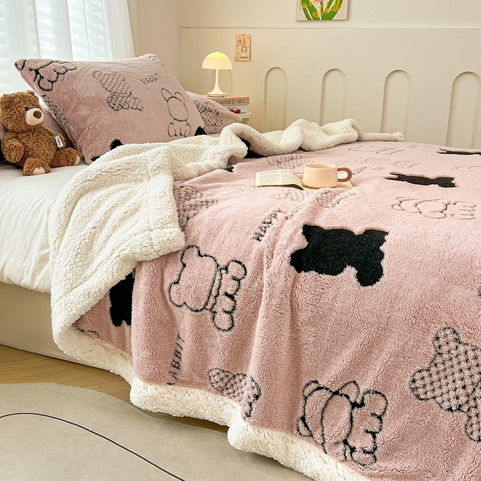 91家纺网 家纺一手货源 找家纺 欧邦 2025新款A类舒棉绒毛毯盖毯毯子-可可熊 可可熊-浅粉