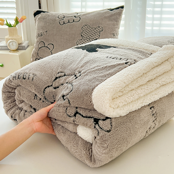 91家纺网 家纺一手货源 找家纺 欧邦 2025新款A类舒棉绒毛毯盖毯毯子-可可熊 可可熊-灰色