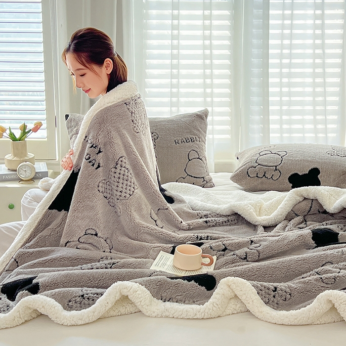 91家纺网 家纺一手货源 找家纺 欧邦 2025新款A类舒棉绒毛毯盖毯毯子-可可熊 可可熊-灰色