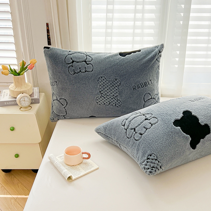 91家纺网 家纺一手货源 找家纺 欧邦 2025新款A类舒棉绒毛毯盖毯毯子-可可熊 可可熊-蓝灰