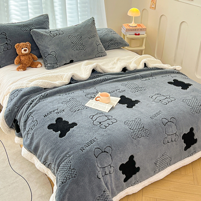 91家纺网 家纺一手货源 找家纺 欧邦 2025新款A类舒棉绒毛毯盖毯毯子-可可熊 可可熊-蓝灰