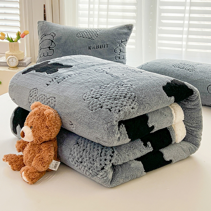 91家纺网 家纺一手货源 找家纺 欧邦 2025新款A类舒棉绒毛毯盖毯毯子-可可熊 可可熊-蓝灰