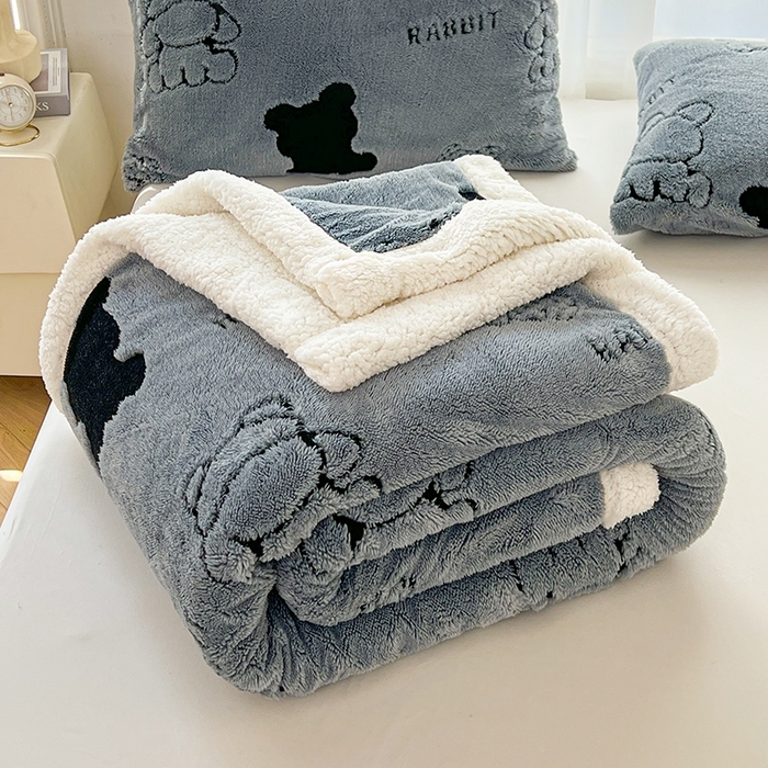 91家纺网 家纺一手货源 找家纺 欧邦 2025新款A类舒棉绒毛毯盖毯毯子-可可熊 可可熊-蓝灰