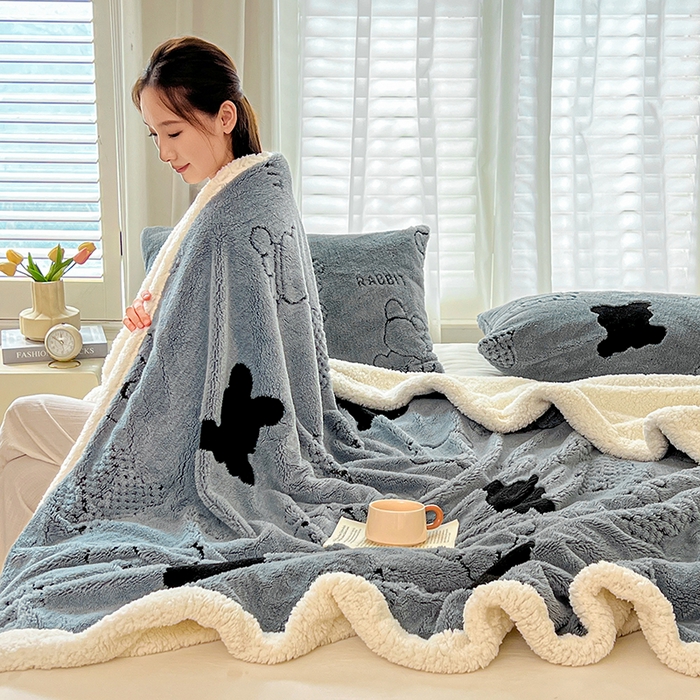 91家纺网 家纺一手货源 找家纺 欧邦 2025新款A类舒棉绒毛毯盖毯毯子-可可熊 可可熊-蓝灰