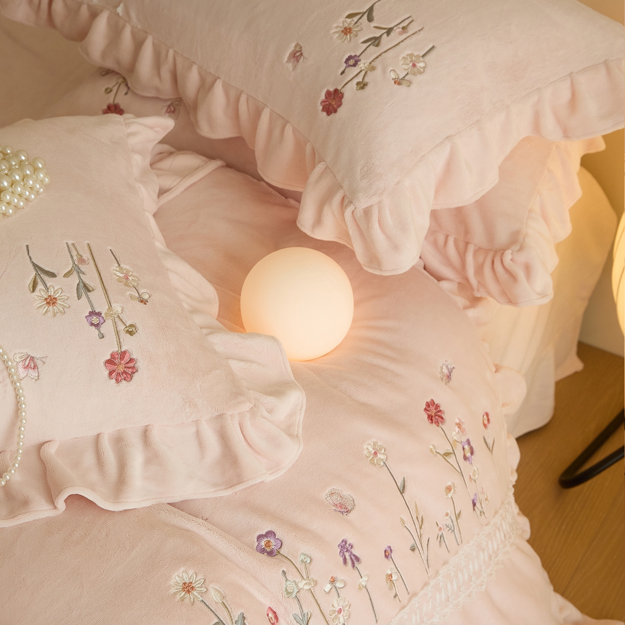 91家纺网 家纺一手货源 找家纺 （总）艾唯希家纺 2025新款高端全消光公主绒工艺四件套牛奶绒-花意