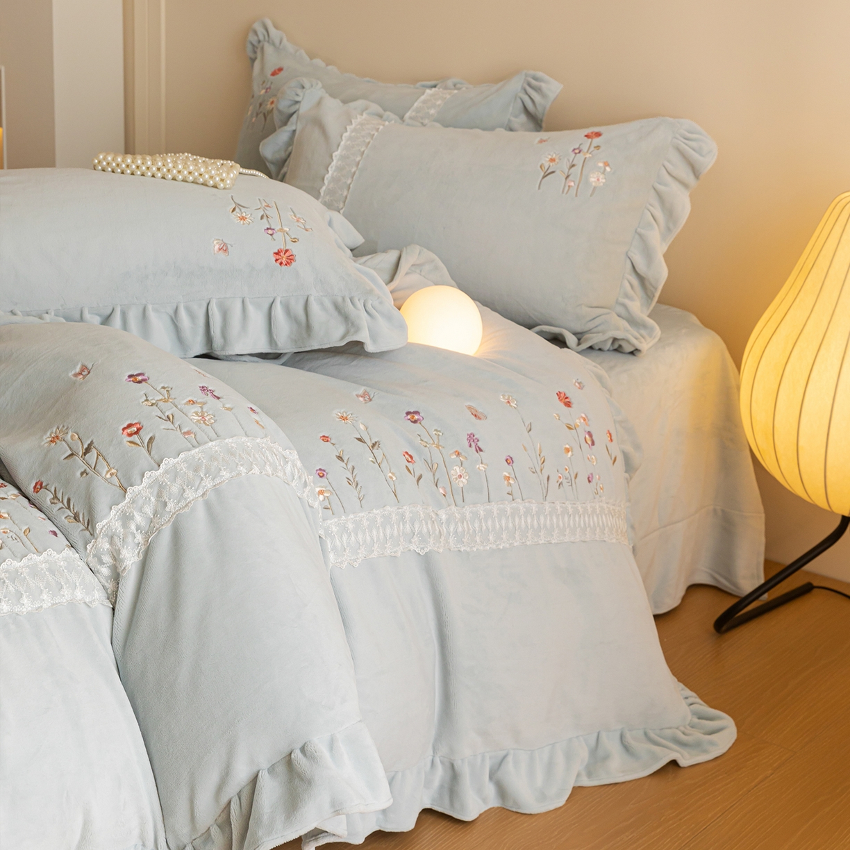 91家纺网 家纺一手货源 找家纺 艾唯希家纺 2025新款高端全消光公主绒工艺四件套-花意 花意-蓝