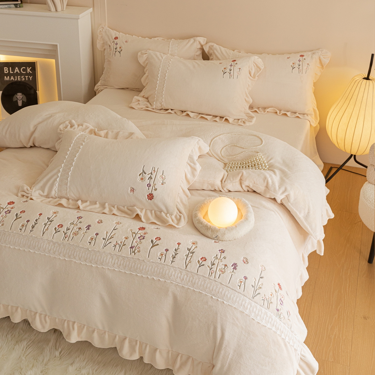 91家纺网 家纺一手货源 找家纺 艾唯希家纺 2025新款高端全消光公主绒工艺四件套-花意 花意-奶酪