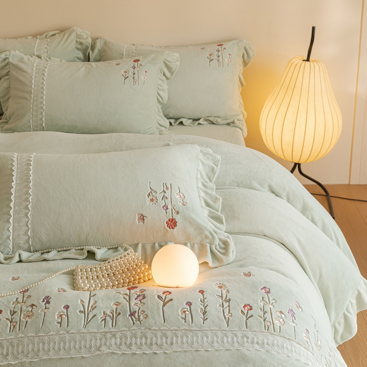 91家纺网 家纺一手货源 找家纺 艾唯希家纺 2025新款高端全消光公主绒工艺四件套-花意 花意-绿