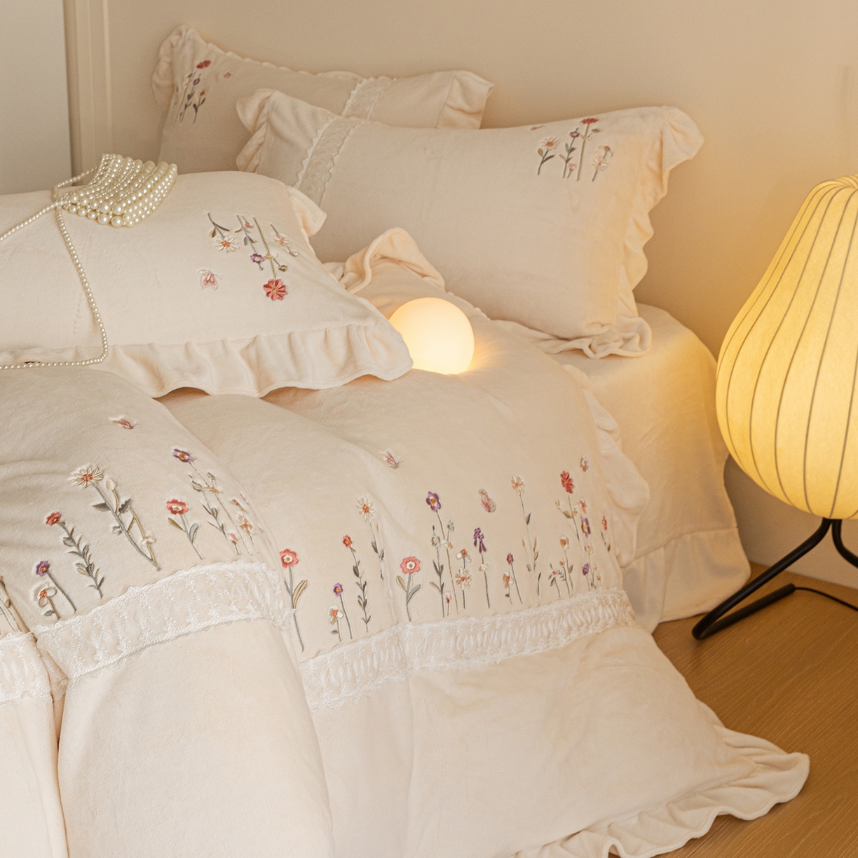 91家纺网 家纺一手货源 找家纺 艾唯希家纺 2025新款高端全消光公主绒工艺四件套-花意 花意-奶酪