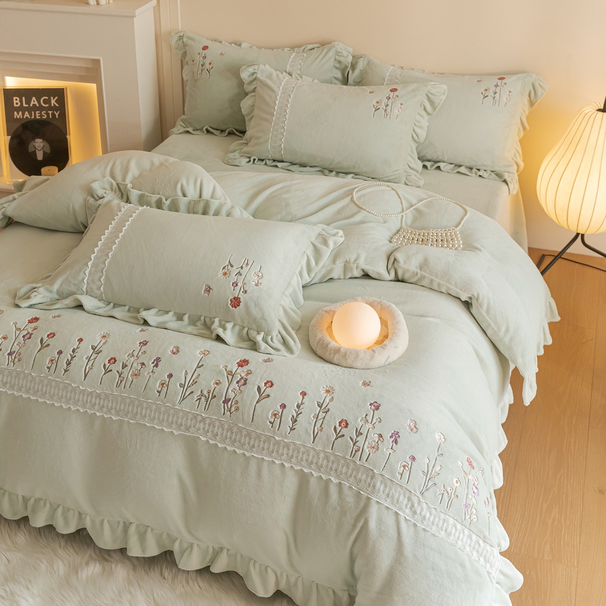 91家纺网 家纺一手货源 找家纺 艾唯希家纺 2025新款高端全消光公主绒工艺四件套-花意 花意-绿