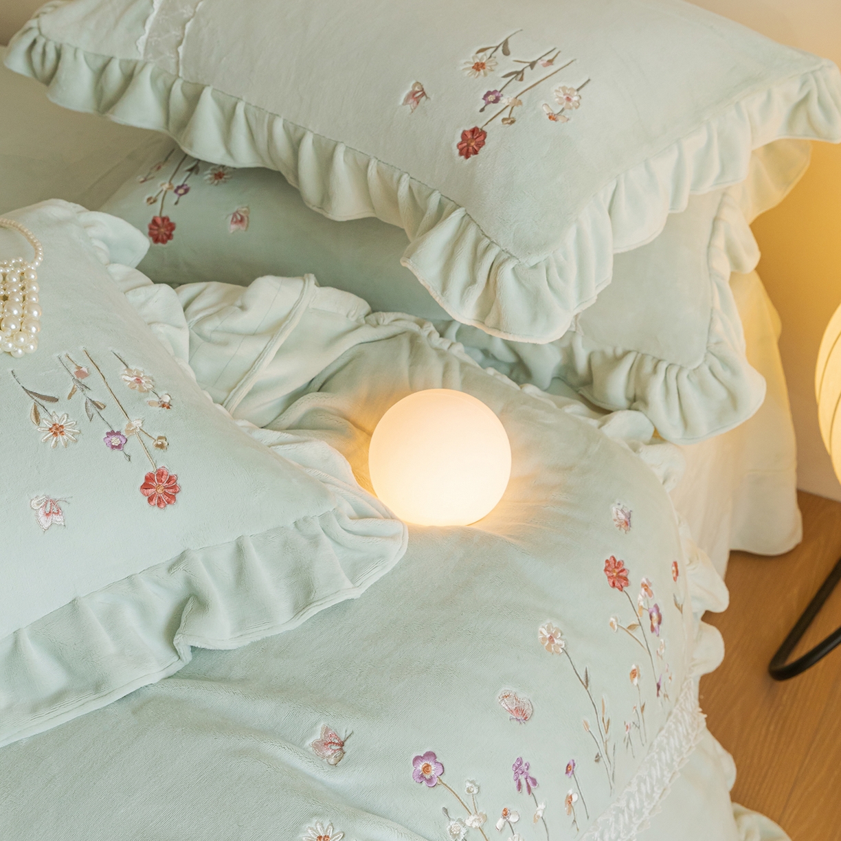 91家纺网 家纺一手货源 找家纺 艾唯希家纺 2025新款高端全消光公主绒工艺四件套-花意 花意-绿