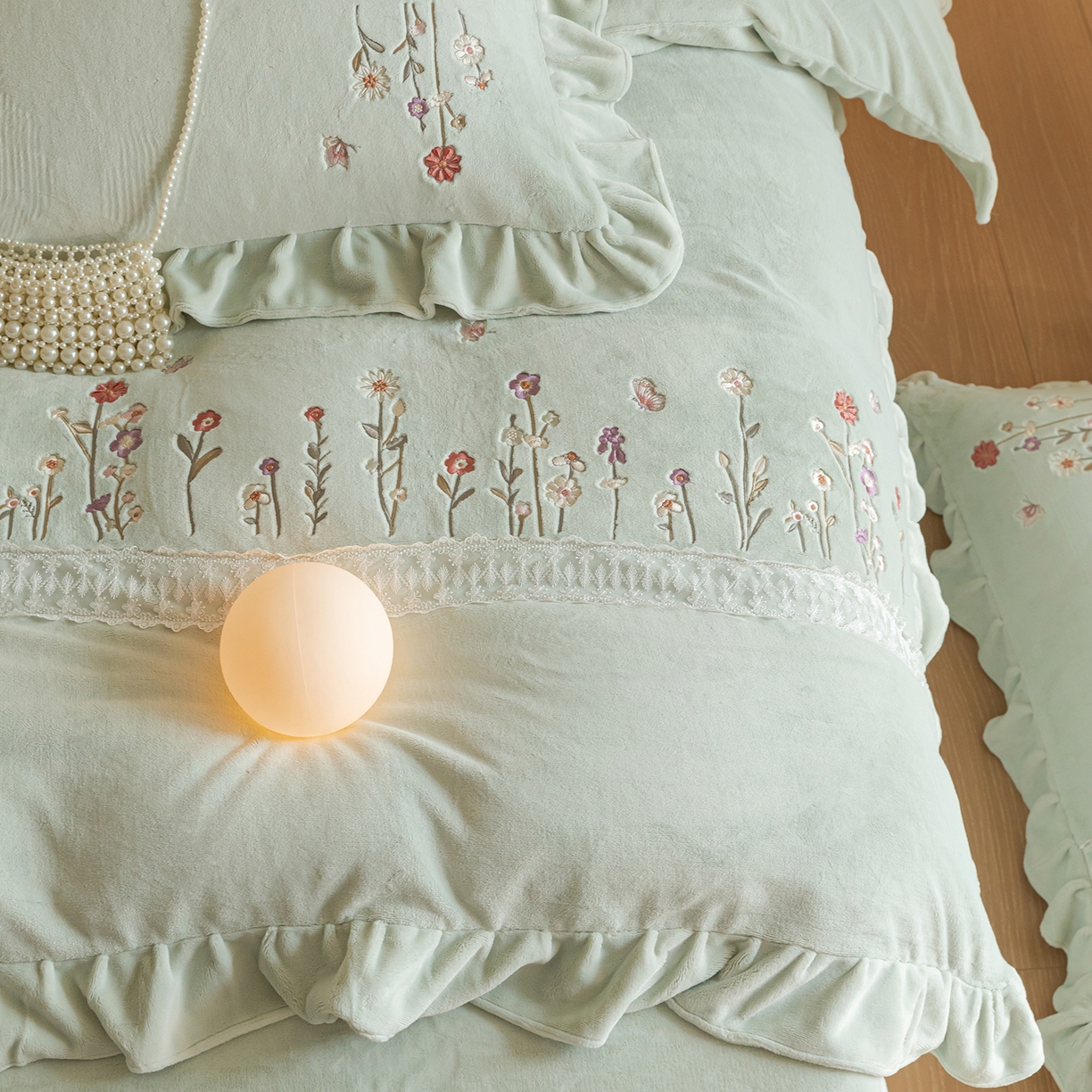 91家纺网 家纺一手货源 找家纺 艾唯希家纺 2025新款高端全消光公主绒工艺四件套-花意 花意-绿