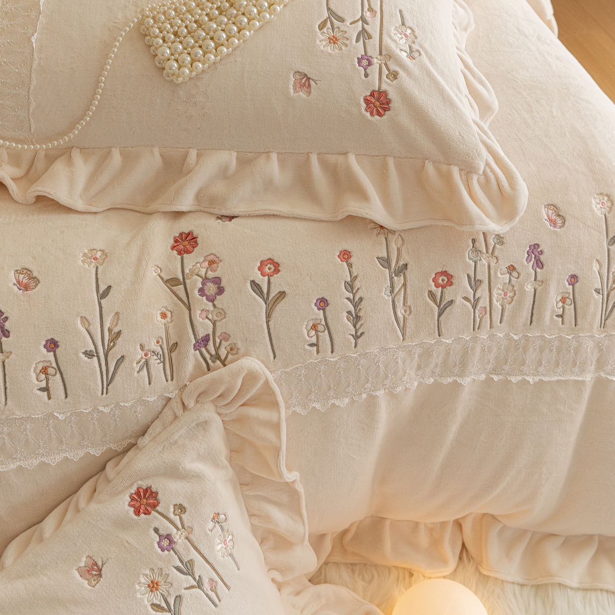 91家纺网 家纺一手货源 找家纺 艾唯希家纺 2025新款高端全消光公主绒工艺四件套-花意 花意-奶酪