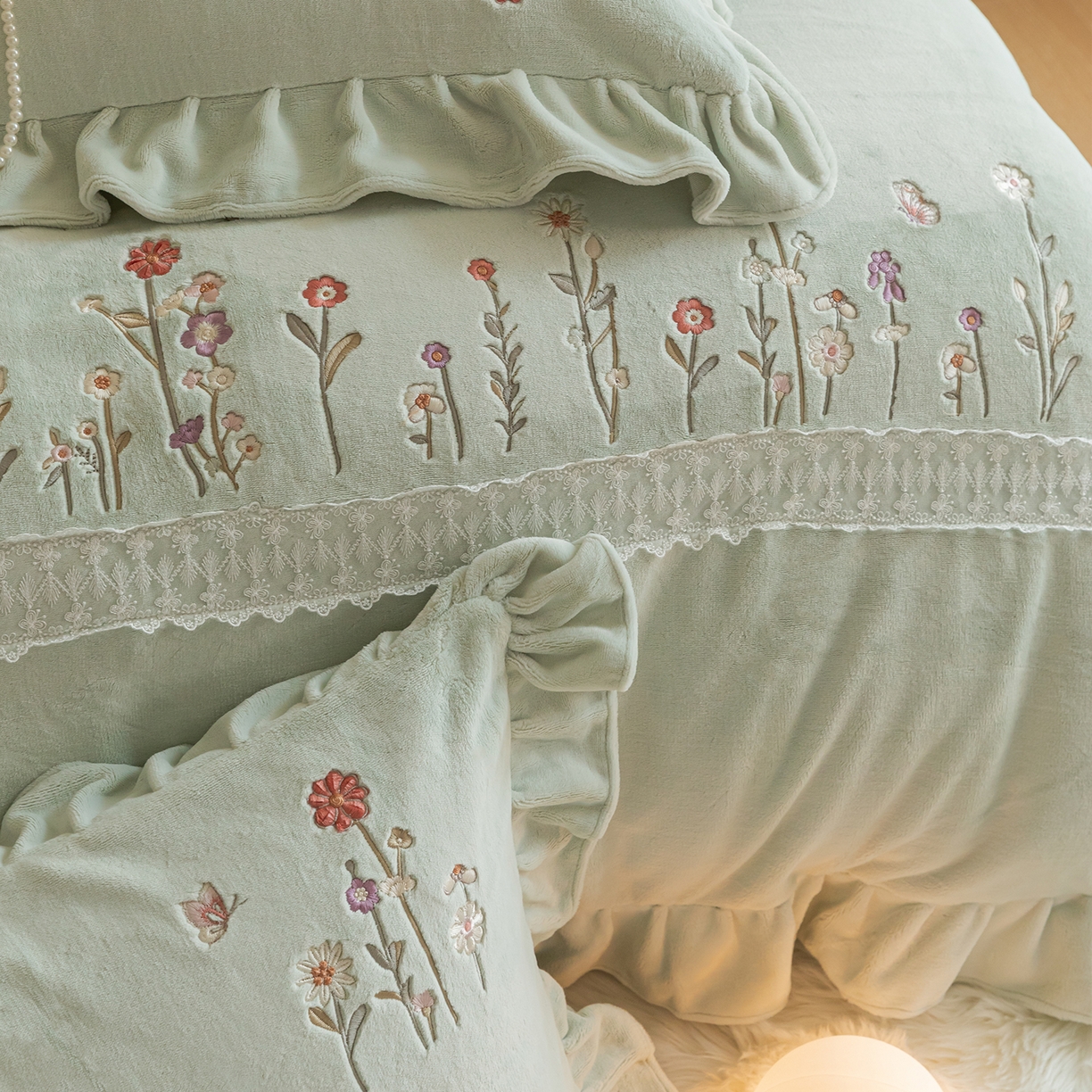 91家纺网 家纺一手货源 找家纺 艾唯希家纺 2025新款高端全消光公主绒工艺四件套-花意 花意-绿