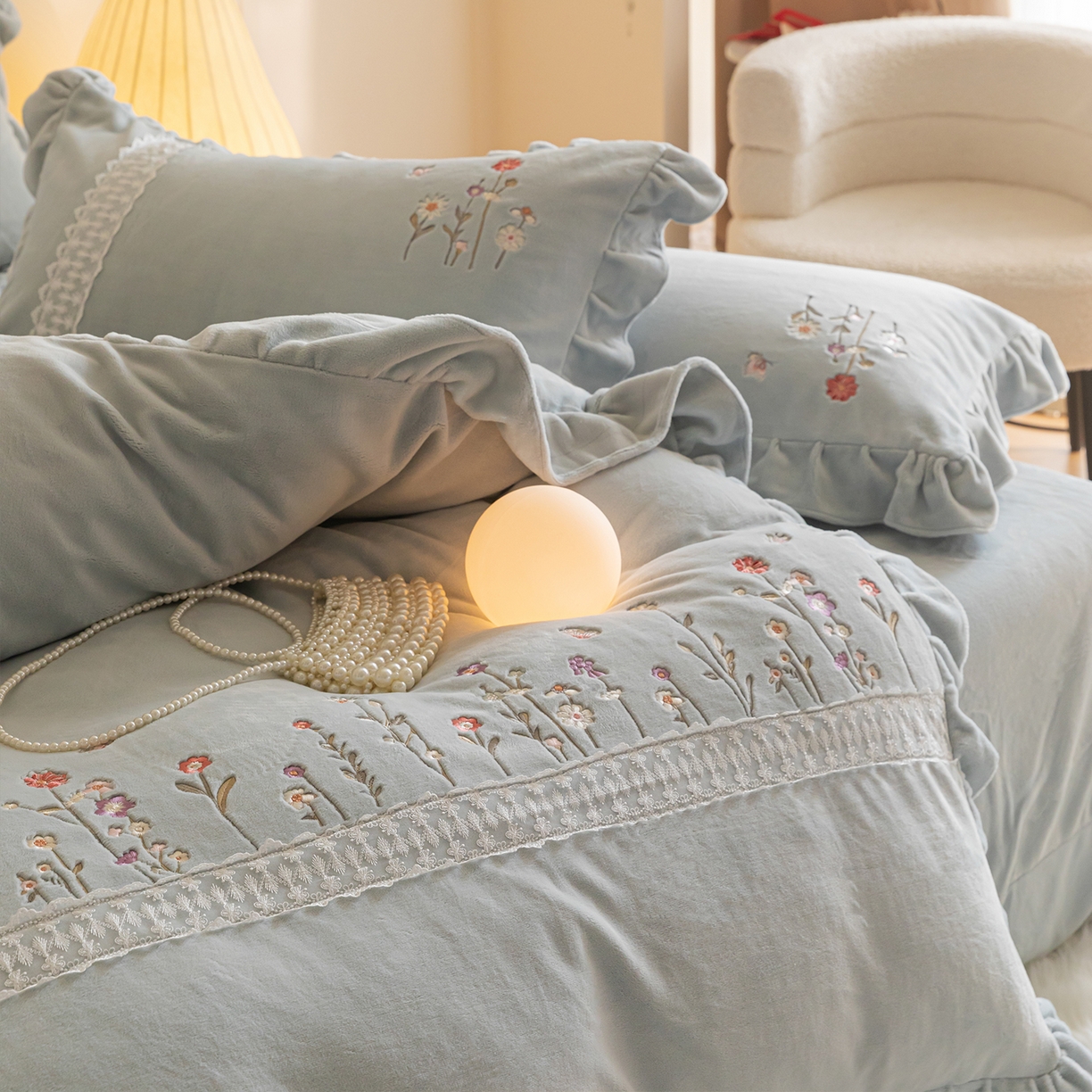 91家纺网 家纺一手货源 找家纺 艾唯希家纺 2025新款高端全消光公主绒工艺四件套-花意 花意-蓝