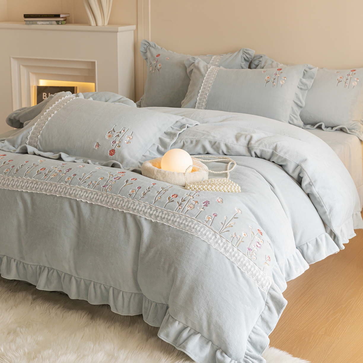 91家纺网 家纺一手货源 找家纺 艾唯希家纺 2025新款高端全消光公主绒工艺四件套-花意 花意-蓝