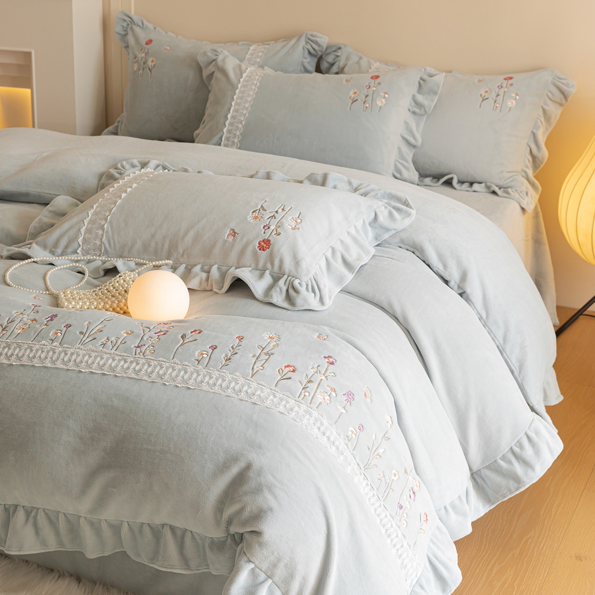 91家纺网 家纺一手货源 找家纺 艾唯希家纺 2025新款高端全消光公主绒工艺四件套-花意 花意-蓝