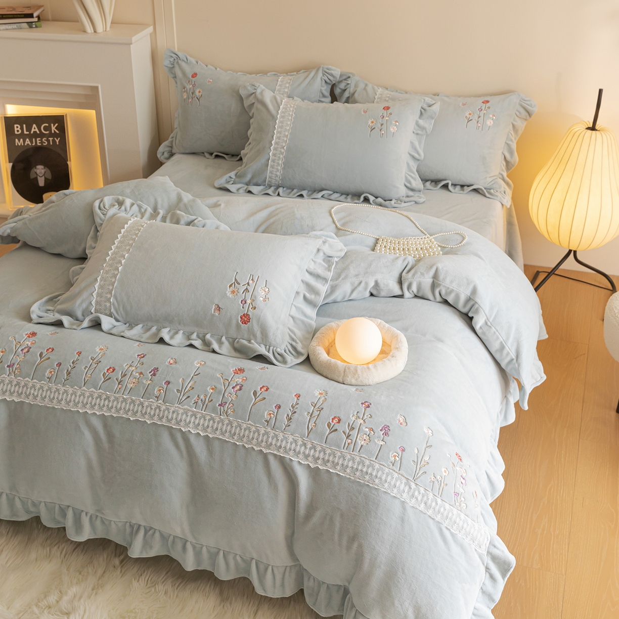 91家纺网 家纺一手货源 找家纺 艾唯希家纺 2025新款高端全消光公主绒工艺四件套-花意 花意-蓝