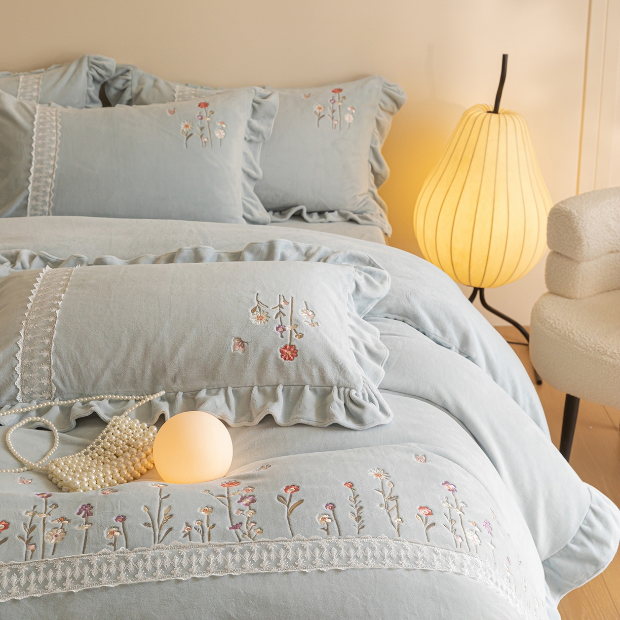 91家纺网 家纺一手货源 找家纺 艾唯希家纺 2025新款高端全消光公主绒工艺四件套-花意 花意-蓝