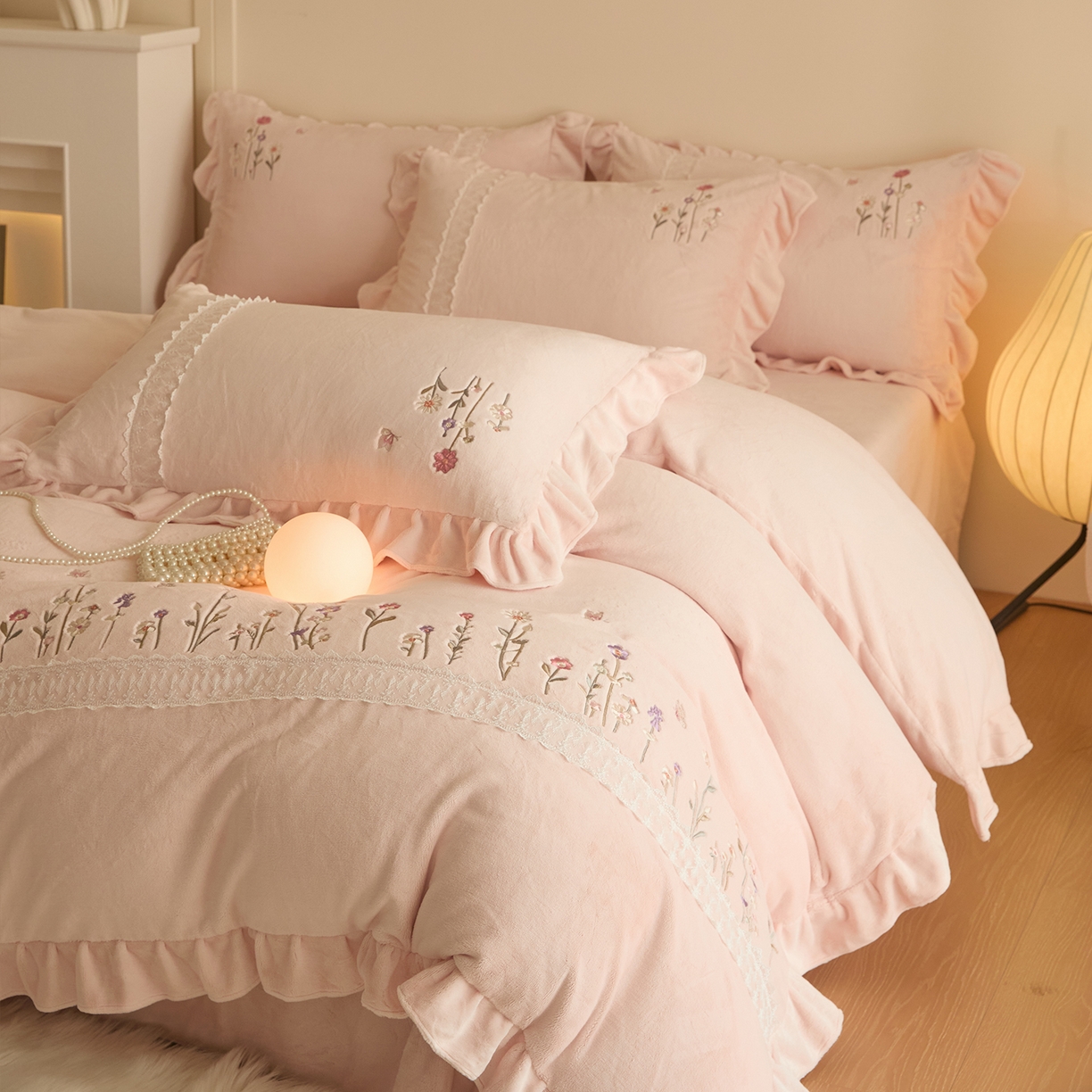 91家纺网 家纺一手货源 找家纺 （总）艾唯希家纺 2025新款高端全消光公主绒工艺四件套牛奶绒-花意