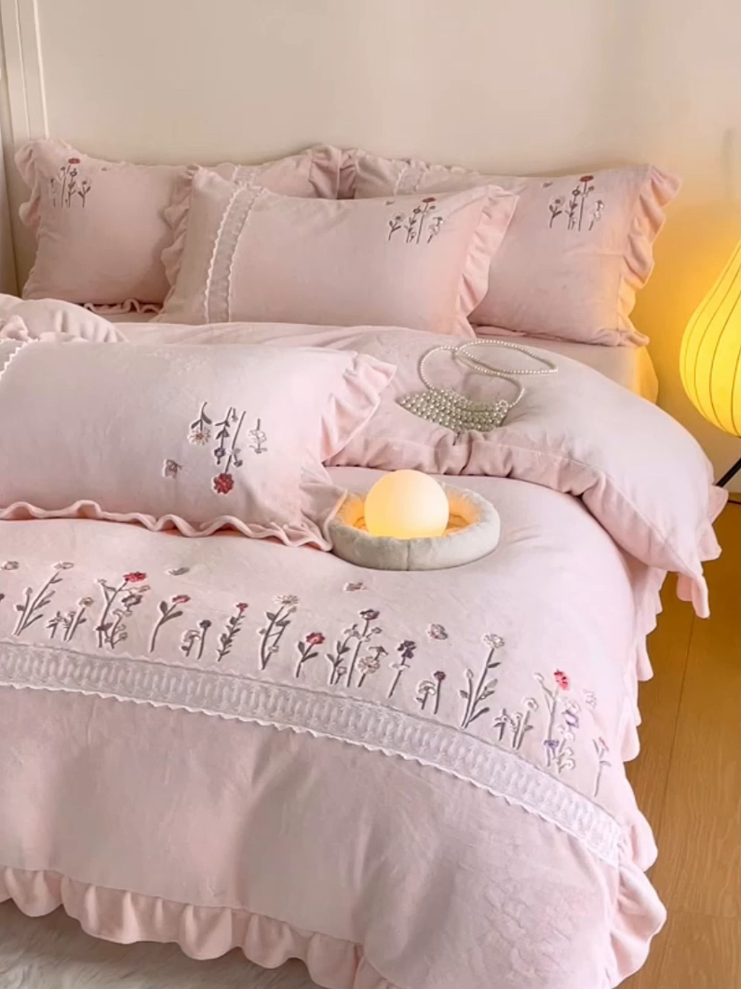 91家纺网 家纺一手货源 找家纺 （总）艾唯希家纺 2025新款高端全消光公主绒工艺四件套牛奶绒-花意