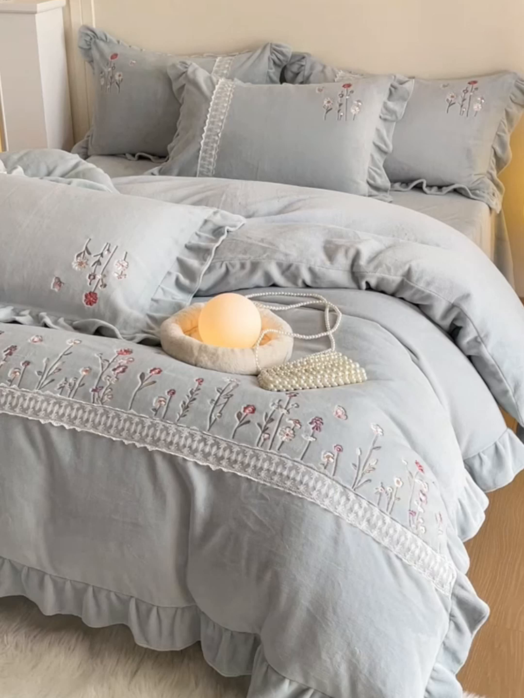 91家纺网 家纺一手货源 找家纺 艾唯希家纺 2025新款高端全消光公主绒工艺四件套-花意 花意-蓝