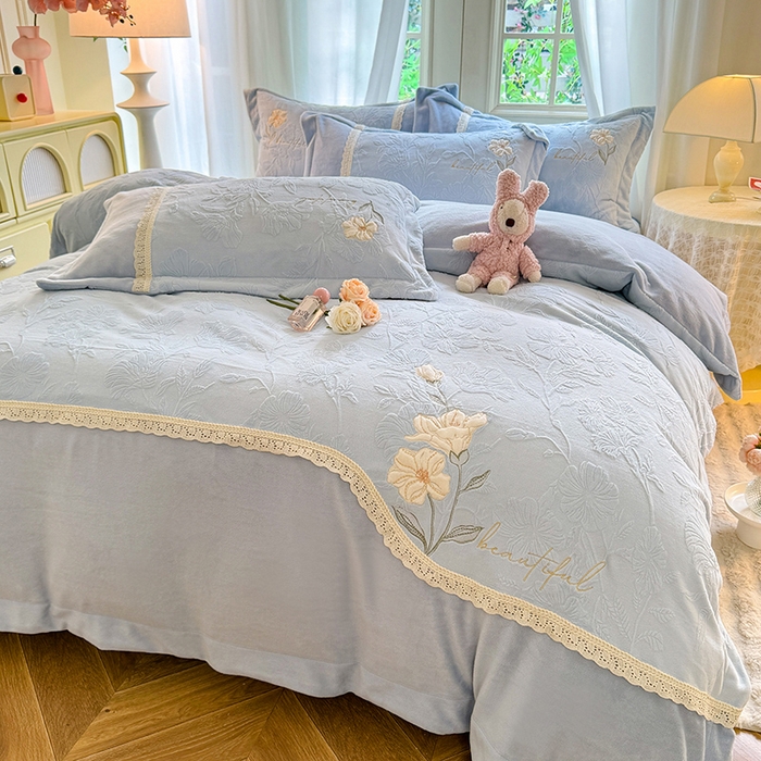 艾唯希家纺 2025新款韩式牛奶雕花绒工艺全消光立体刺绣公主风四件套-忆江南 忆江南-蓝