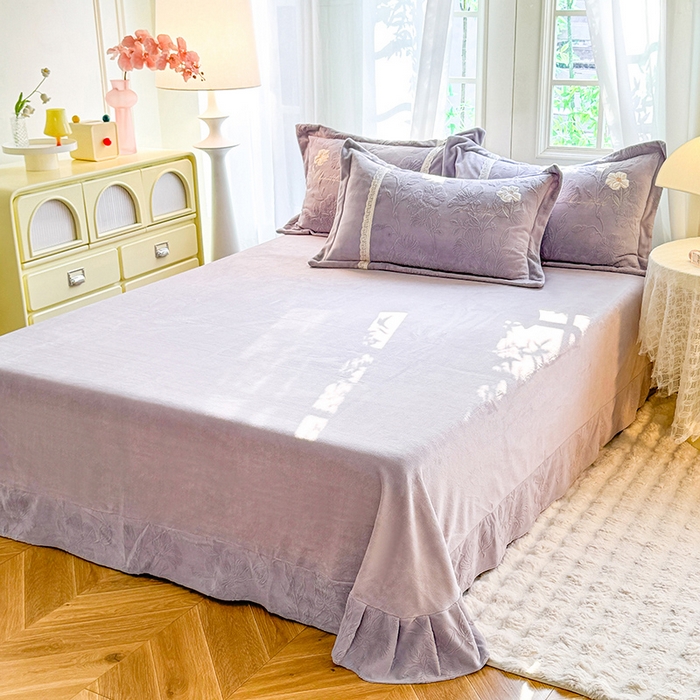 91家纺网 家纺一手货源 找家纺 艾唯希家纺 2025新款韩式牛奶雕花绒工艺全消光立体刺绣公主风四件套-忆江南 忆江南-紫