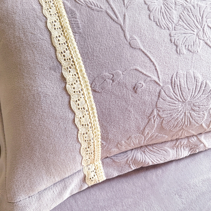 91家纺网 家纺一手货源 找家纺 艾唯希家纺 2025新款韩式牛奶雕花绒工艺全消光立体刺绣公主风四件套-忆江南 忆江南-紫