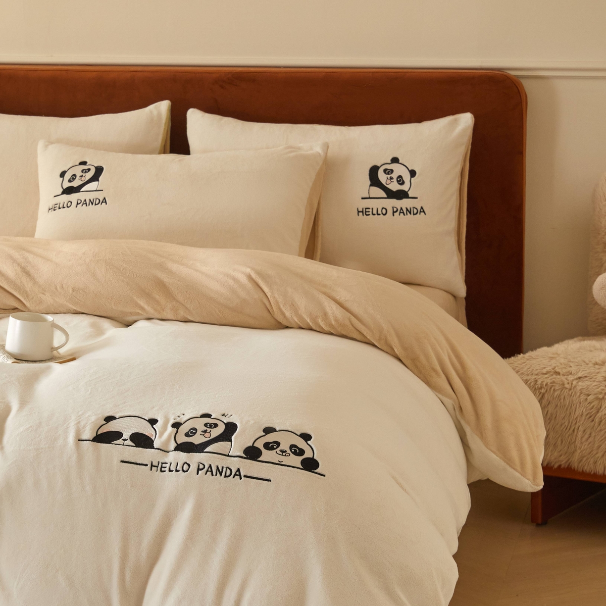 （总）ONE TWO ONE 121 2025新款牛奶绒刺绣珊瑚绒牛奶绒法兰绒兔毛绒四件套panda刺绣熊猫-场景二