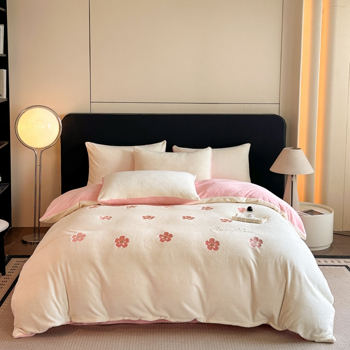 91家纺网 家纺一手货源 找家纺 （总）绒掌柜 2025新款冬季消光级柔滑细腻刺绣牛奶绒宝宝绒四件套——版权产品（品质有买家秀）