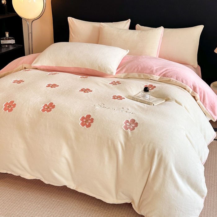 91家纺网 家纺一手货源 找家纺 （总）绒掌柜 2025新款冬季消光级柔滑细腻刺绣牛奶绒宝宝绒四件套——版权产品（品质有买家秀）