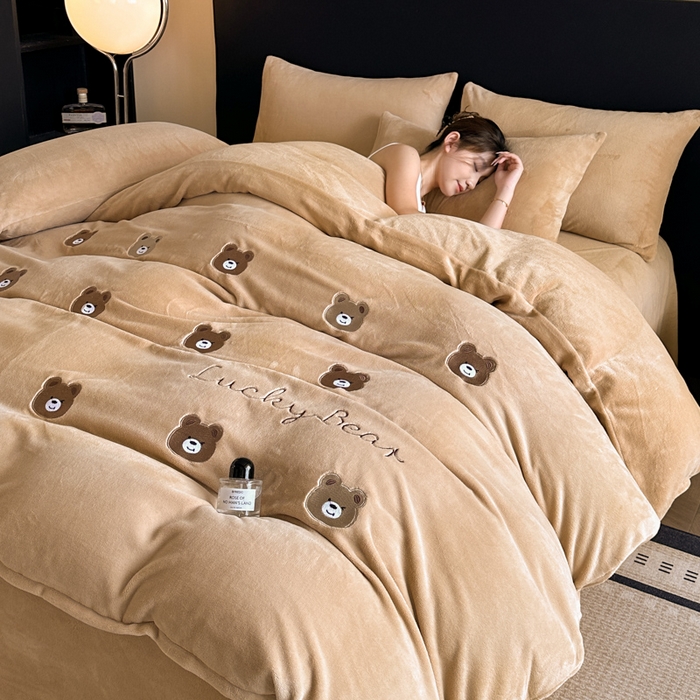 91家纺网 家纺一手货源 找家纺 （总）绒掌柜 2025新款冬季消光级柔滑细腻刺绣牛奶绒宝宝绒四件套——版权产品（品质有买家秀）