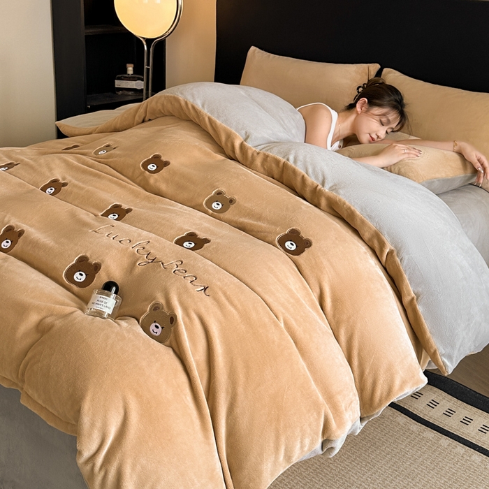 91家纺网 家纺一手货源 找家纺 （总）绒掌柜 2025新款冬季消光级柔滑细腻刺绣牛奶绒宝宝绒四件套——版权产品（品质有买家秀）