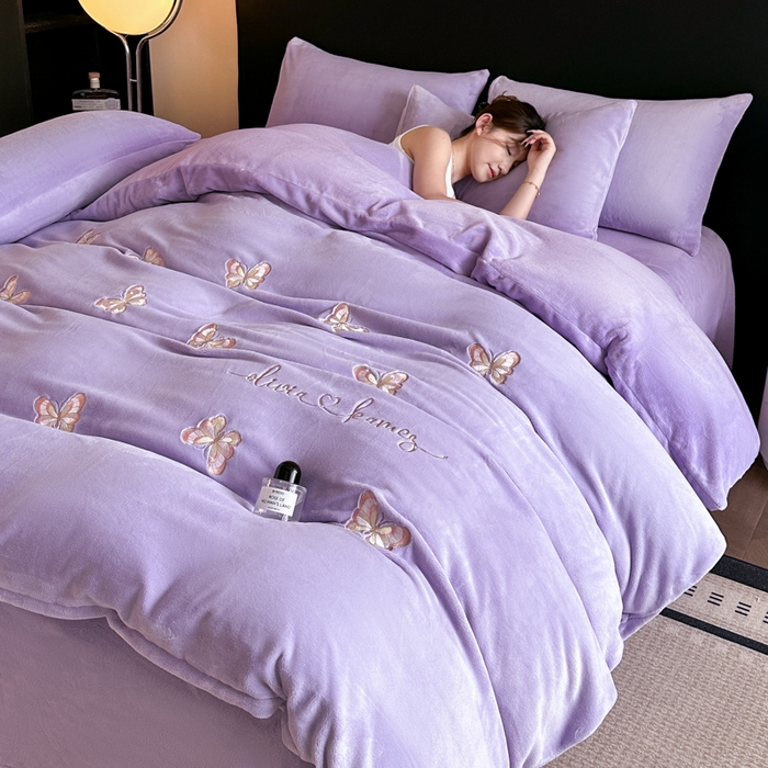 91家纺网 家纺一手货源 找家纺 （总）绒掌柜 2025新款冬季消光级柔滑细腻刺绣牛奶绒宝宝绒四件套——版权产品（品质有买家秀）