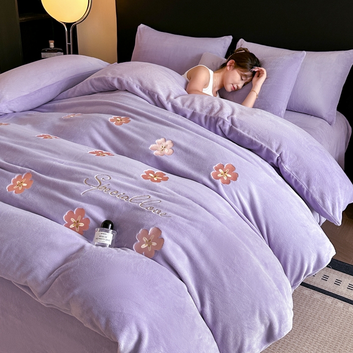 91家纺网 家纺一手货源 找家纺 （总）绒掌柜 2025新款冬季消光级柔滑细腻刺绣牛奶绒宝宝绒四件套——版权产品（品质有买家秀）