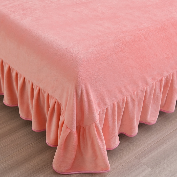 91家纺网 家纺一手货源 找家纺 赫本 2025新品8斤爆品牛奶绒四件套床裙款金雕绒法莱绒四套件 爱意浓-粉