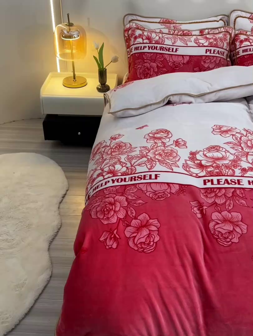 91家纺网 家纺一手货源 找家纺 赫本 2025新品8斤爆品牛奶绒四件套床裙款金雕绒法莱绒四套件 蝶恋花