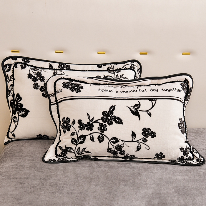 91家纺网 家纺一手货源 找家纺 赫本 2025新品8斤爆品牛奶绒四件套床裙款金雕绒法莱绒四套件 赫本风