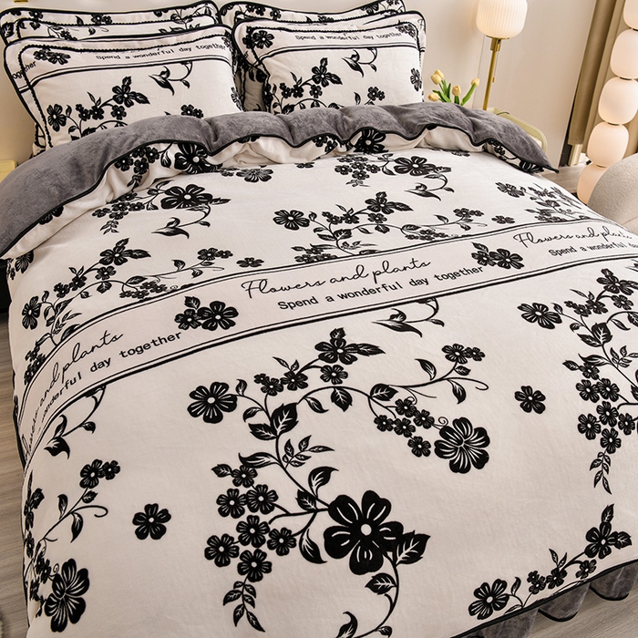 91家纺网 家纺一手货源 找家纺 赫本 2025新品8斤爆品牛奶绒四件套床裙款金雕绒法莱绒四套件 赫本风