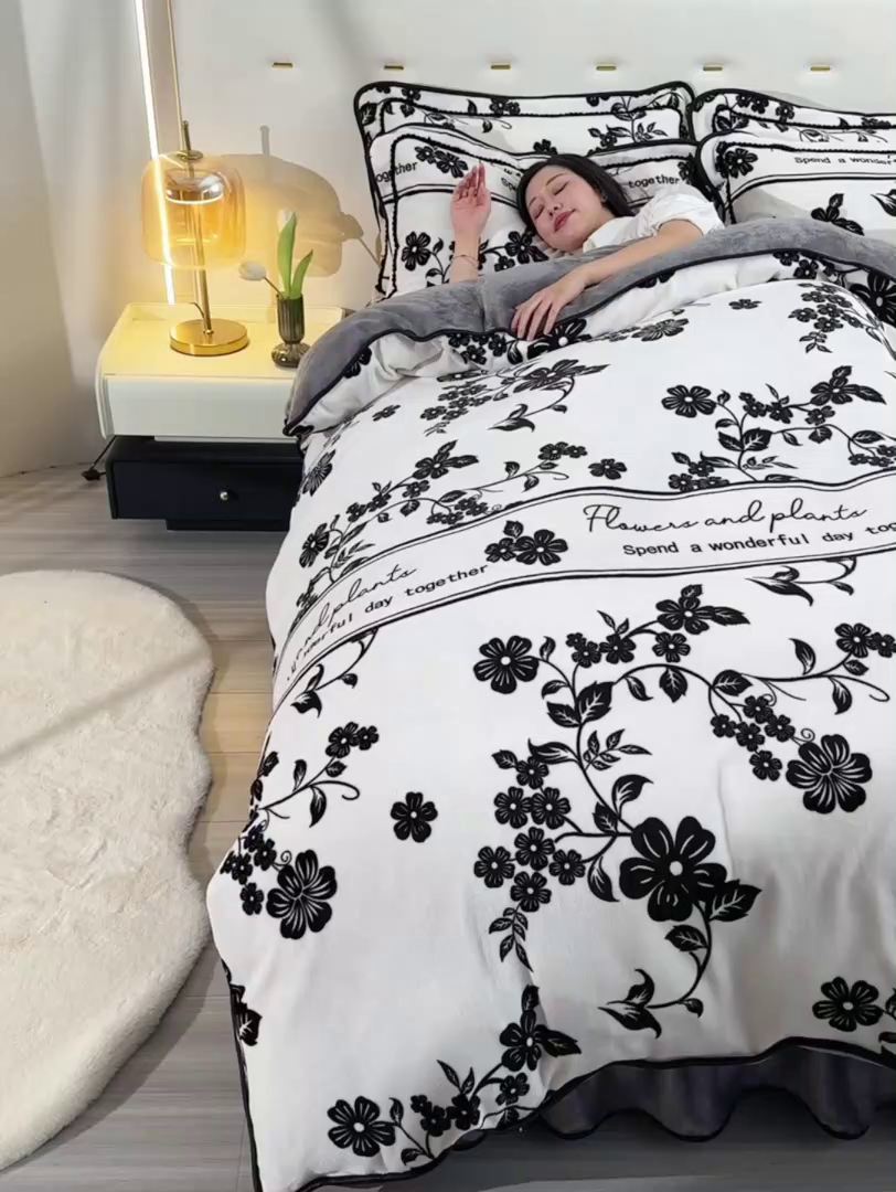 91家纺网 家纺一手货源 找家纺 赫本 2025新品8斤爆品牛奶绒四件套床裙款金雕绒法莱绒四套件 赫本风