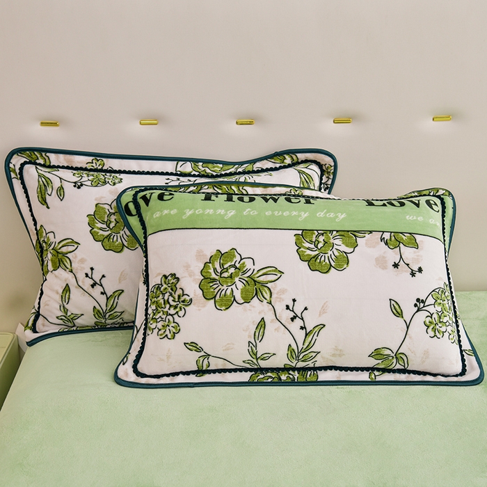 91家纺网 家纺一手货源 找家纺 赫本 2025新品8斤爆品牛奶绒四件套床裙款金雕绒法莱绒四套件 简若花语