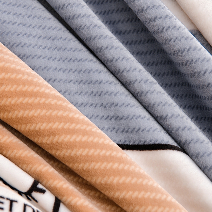 91家纺网 家纺一手货源 找家纺 赫本 2025新品8斤爆品牛奶绒四件套床裙款金雕绒法莱绒四套件 简尚