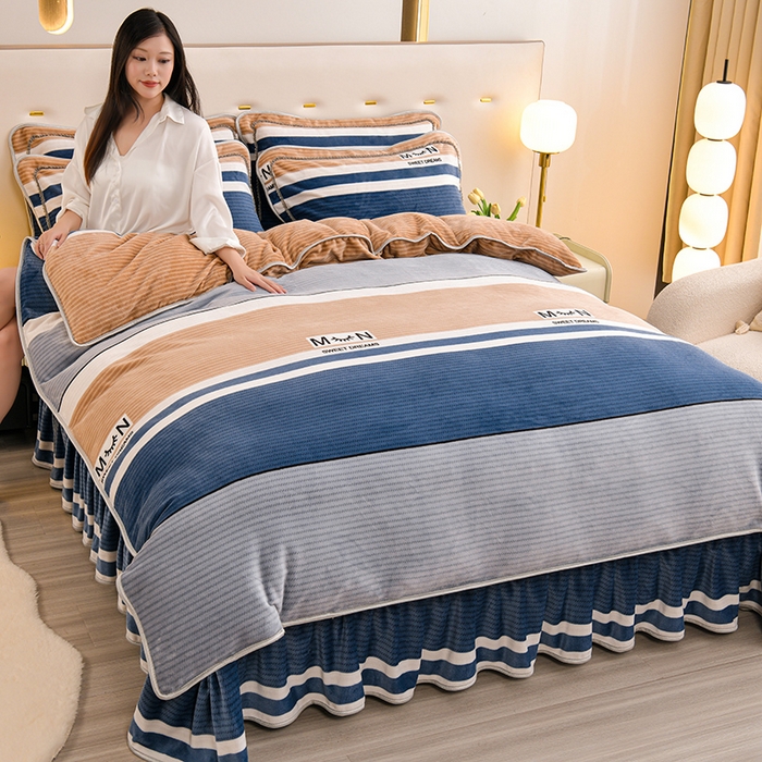 91家纺网 家纺一手货源 找家纺 赫本 2025新品8斤爆品牛奶绒四件套床裙款金雕绒法莱绒四套件 简尚