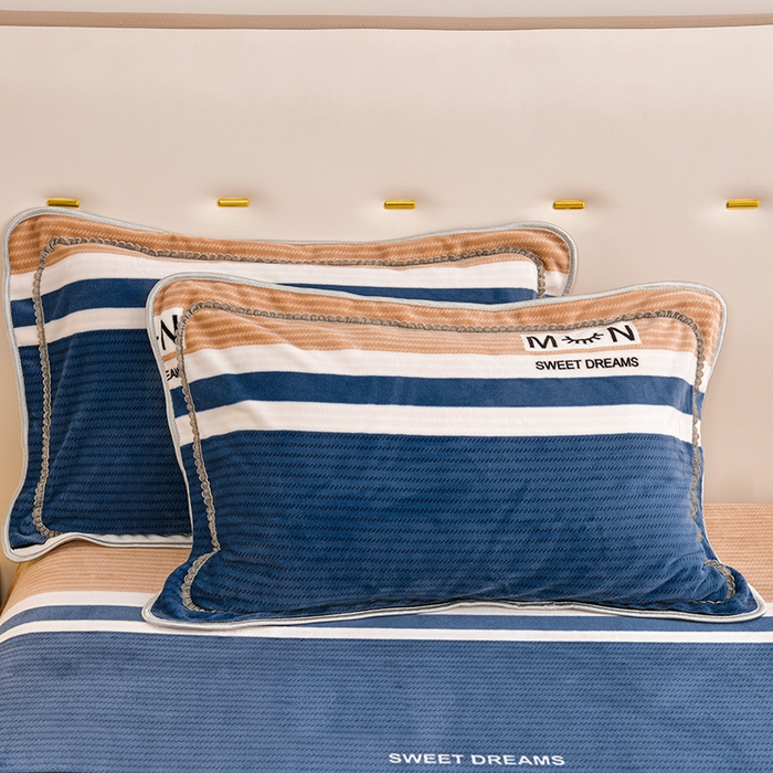 91家纺网 家纺一手货源 找家纺 赫本 2025新品8斤爆品牛奶绒四件套床裙款金雕绒法莱绒四套件 简尚