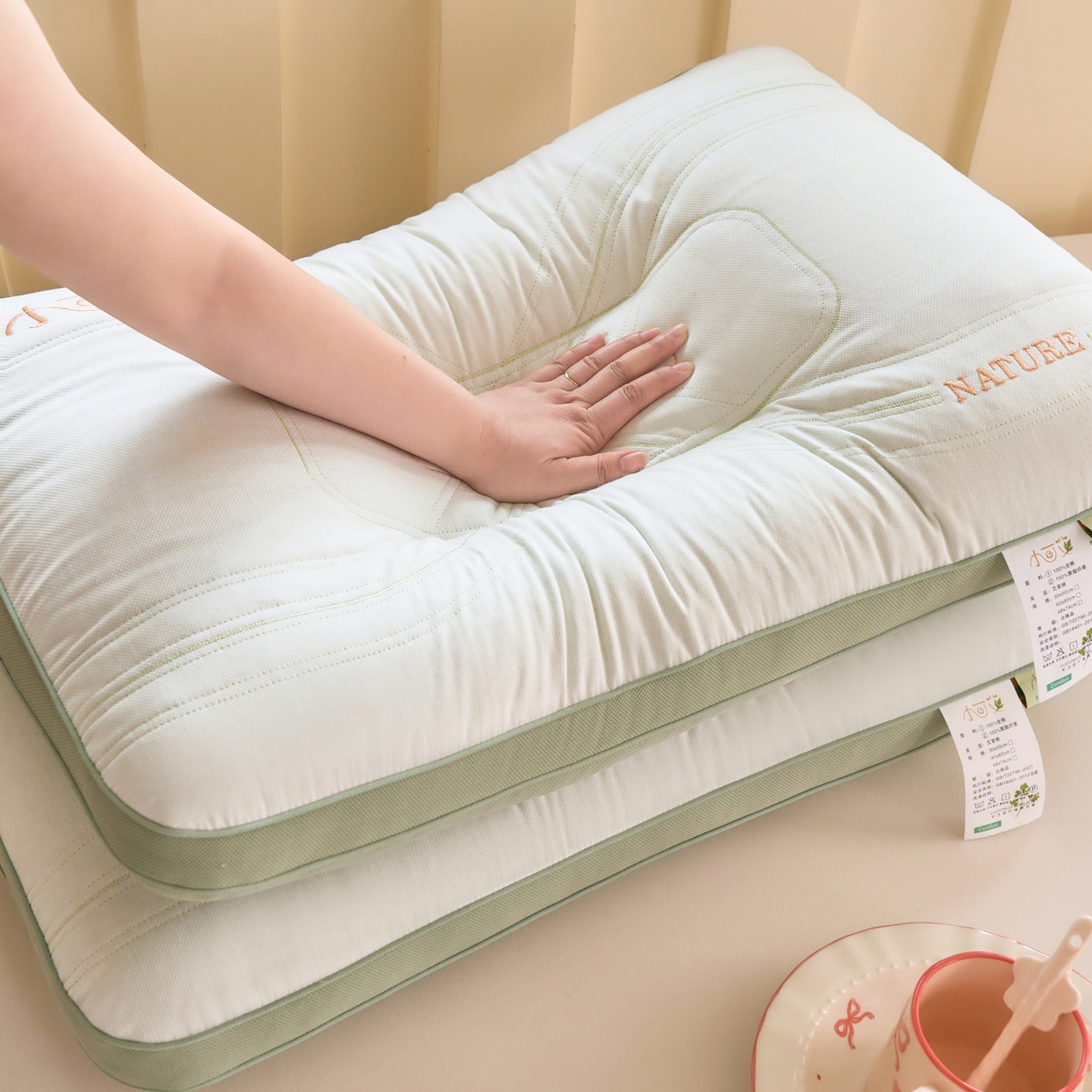 91家纺网 家纺一手货源 找家纺 （总）晚儿 2025新款全棉小可艾护颈枕枕头枕芯